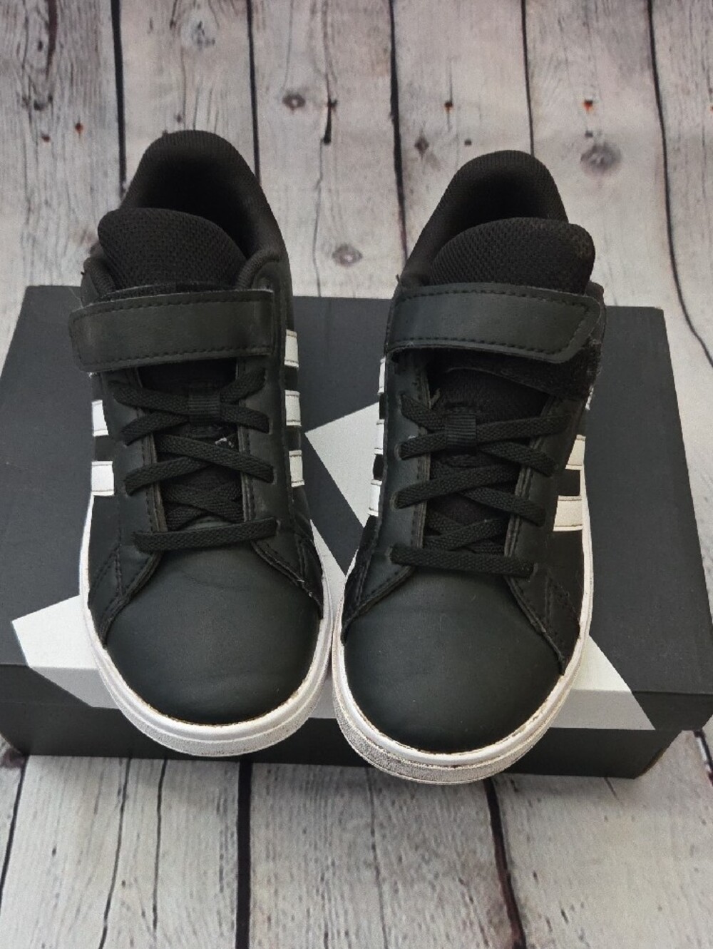 adidas GRAND COURT 2.0 Kids Black/White Shoes - Picture 2 of 7